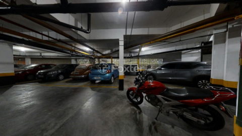 Image 10 - 885182